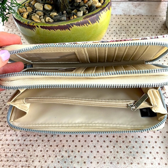 Safe Keeper Double Zipper Wrap Wristlet Wallet, Floral, Faux Leather NWOT Nice - Picture 8 of 8